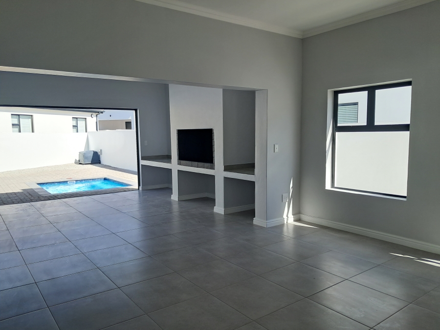 3 Bedroom Property for Sale in Sandy Point Western Cape